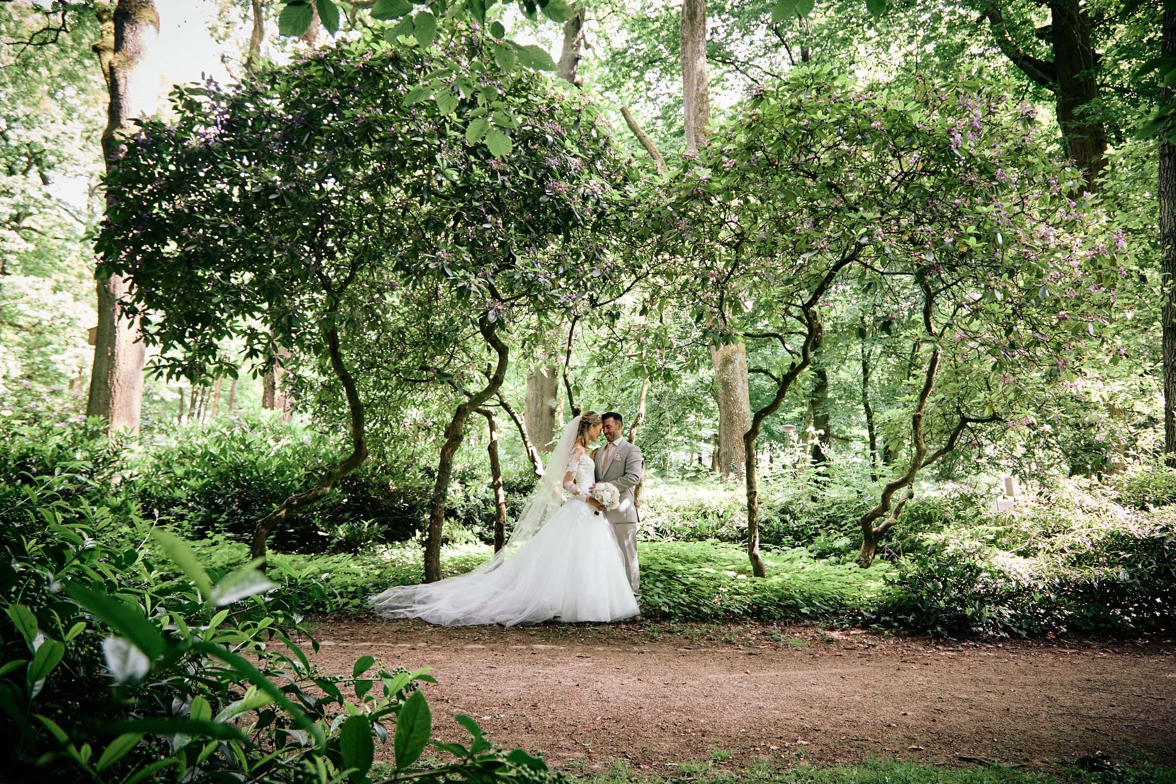 Fotoshooting mit Brautpaar in im Nells Park Trier