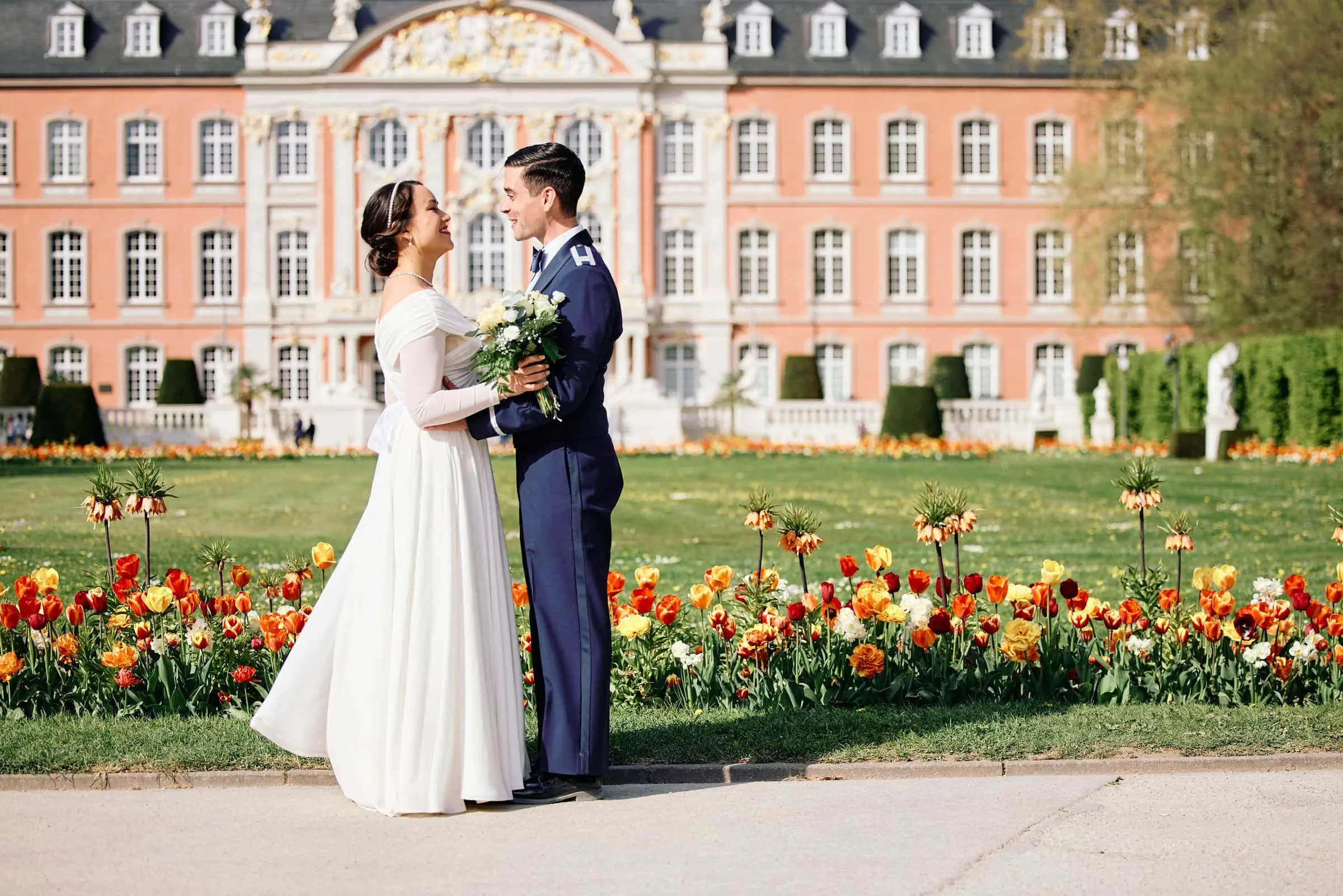 Zeitlose Brautpaarfotos vom Hochzeitsfotograf Trier Palastgarten (kurfürstliches Palais)